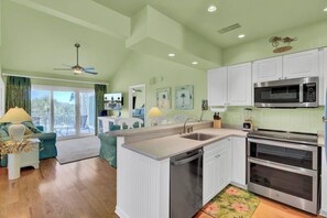 Fridge, microwave, oven, stovetop - Luxury Seabrook Isl Haven Condo (Seabrook Island)