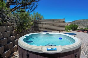 Outdoor spa tub - Stargazer Cottage Near Sedona • Pool • Hot Tub • King Bed (Cornville)