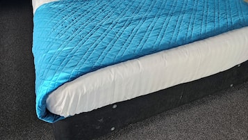 2 dormitorios, cortinas opacas, sistema de insonorización