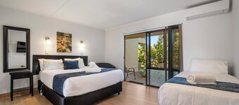 ซัมมิท มอเตอร์ ลอดจ์