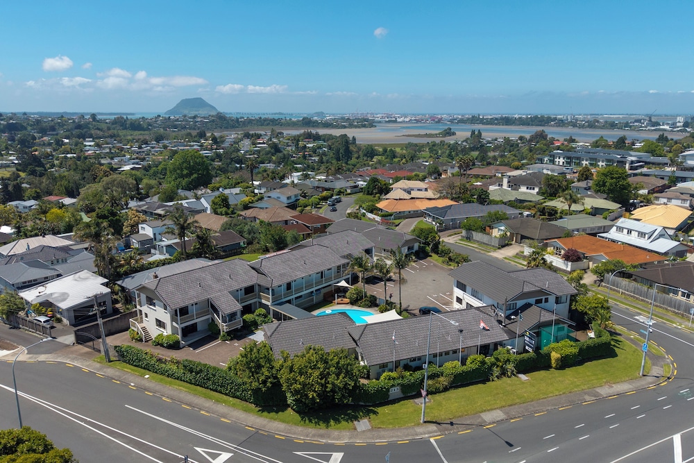 Summit Motor Lodge by null