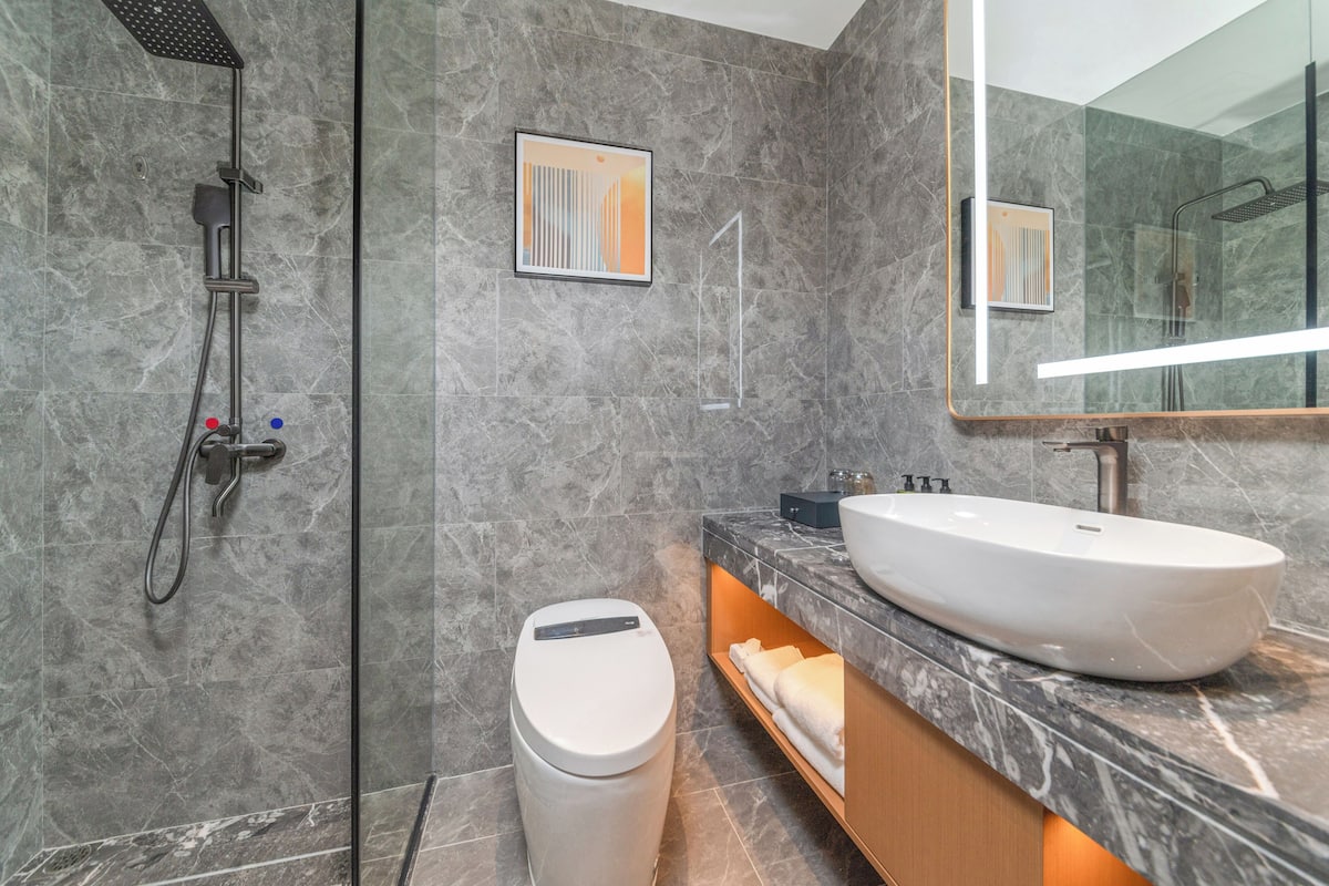 Standard Single Room, Balcony, City View | Bathroom | Slippers