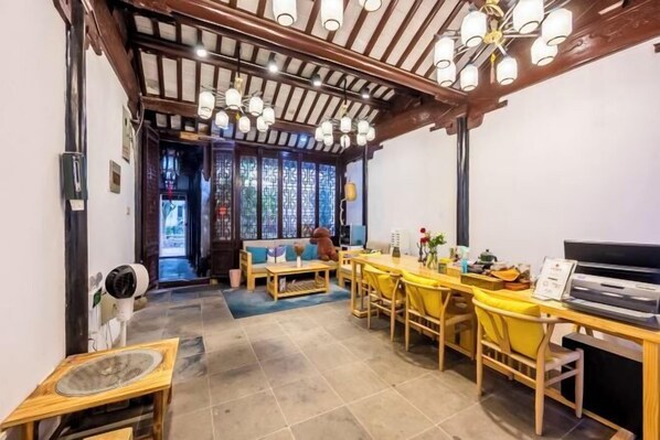 Lobby lounge - Suzhou Tongli Qingmei Zhuma Sanqiao Inn (Suzhou)