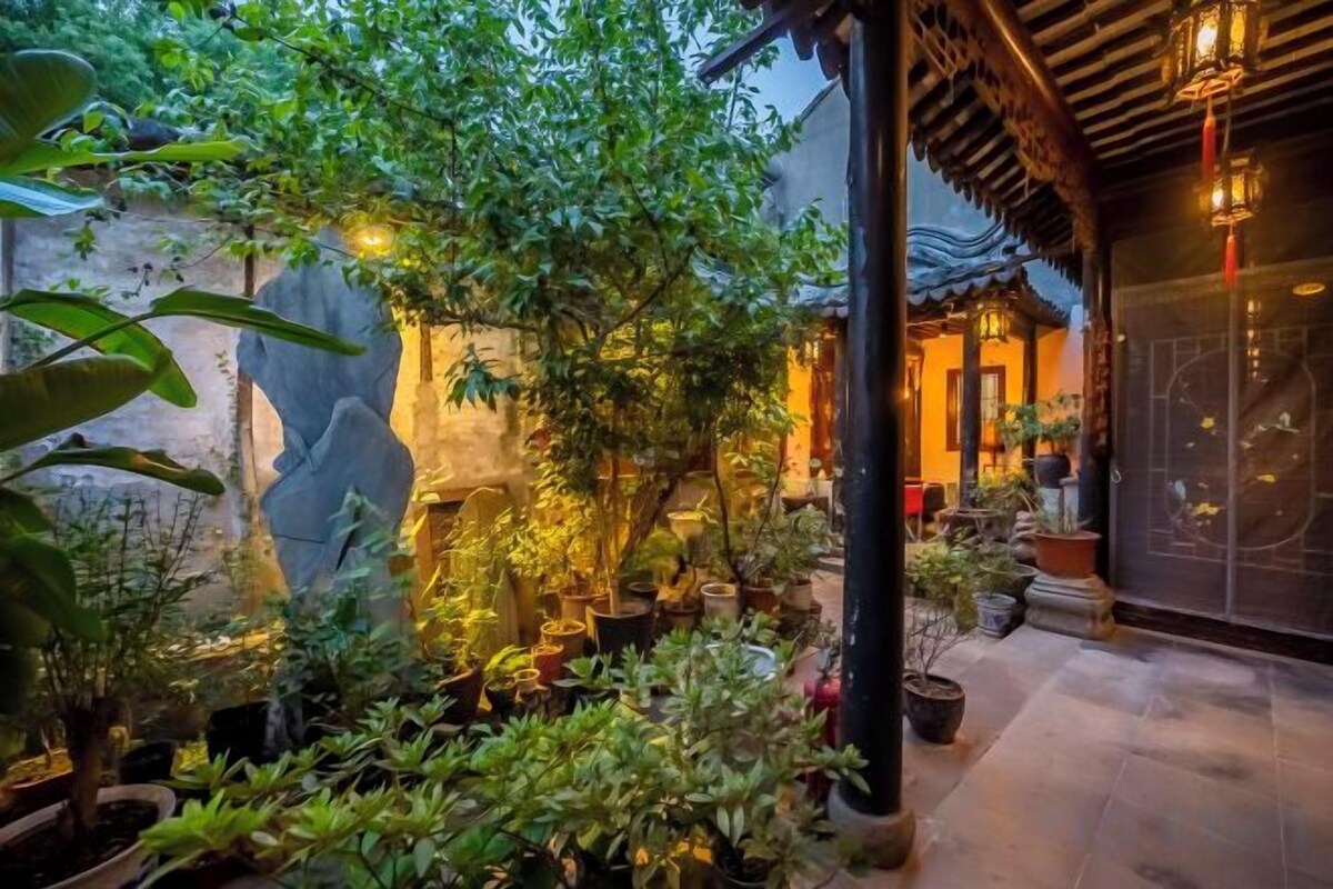 Suite - 2-Room, Courtyard-View (Cards)
