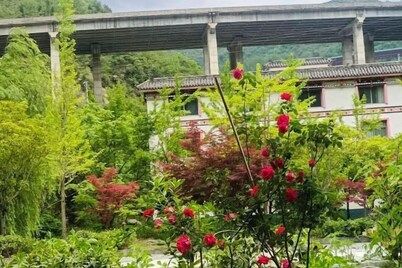 Asbestos Liziping Resort