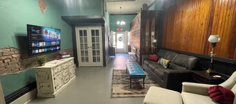 The Cranny at Main Street Suites: 1 bedroom with smart TV in downtown Van Buren