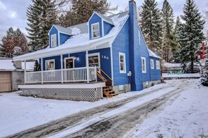 Exterior - FiNLANDIA 3,000 sf 4B 3ba HotTub right in Town! (McCall)