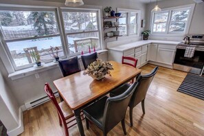 Dining - FiNLANDIA 3,000 sf 4B 3ba HotTub right in Town! (McCall)