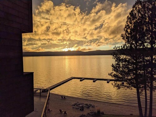 NEW Romantic LakeView Studio Beach Pool, Modern