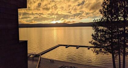 NEW Romantic LakeView Studio Beach Pool, Modern