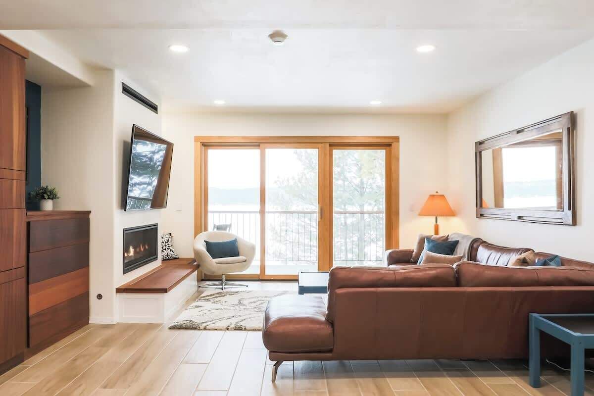 TV, fireplace, offices