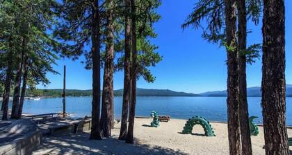 Updated Cabin HotTub Firepit Decks nr Shore Lodge