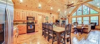 Cabin w/ Hot Tub & Wraparound Deck in Broken Bow!