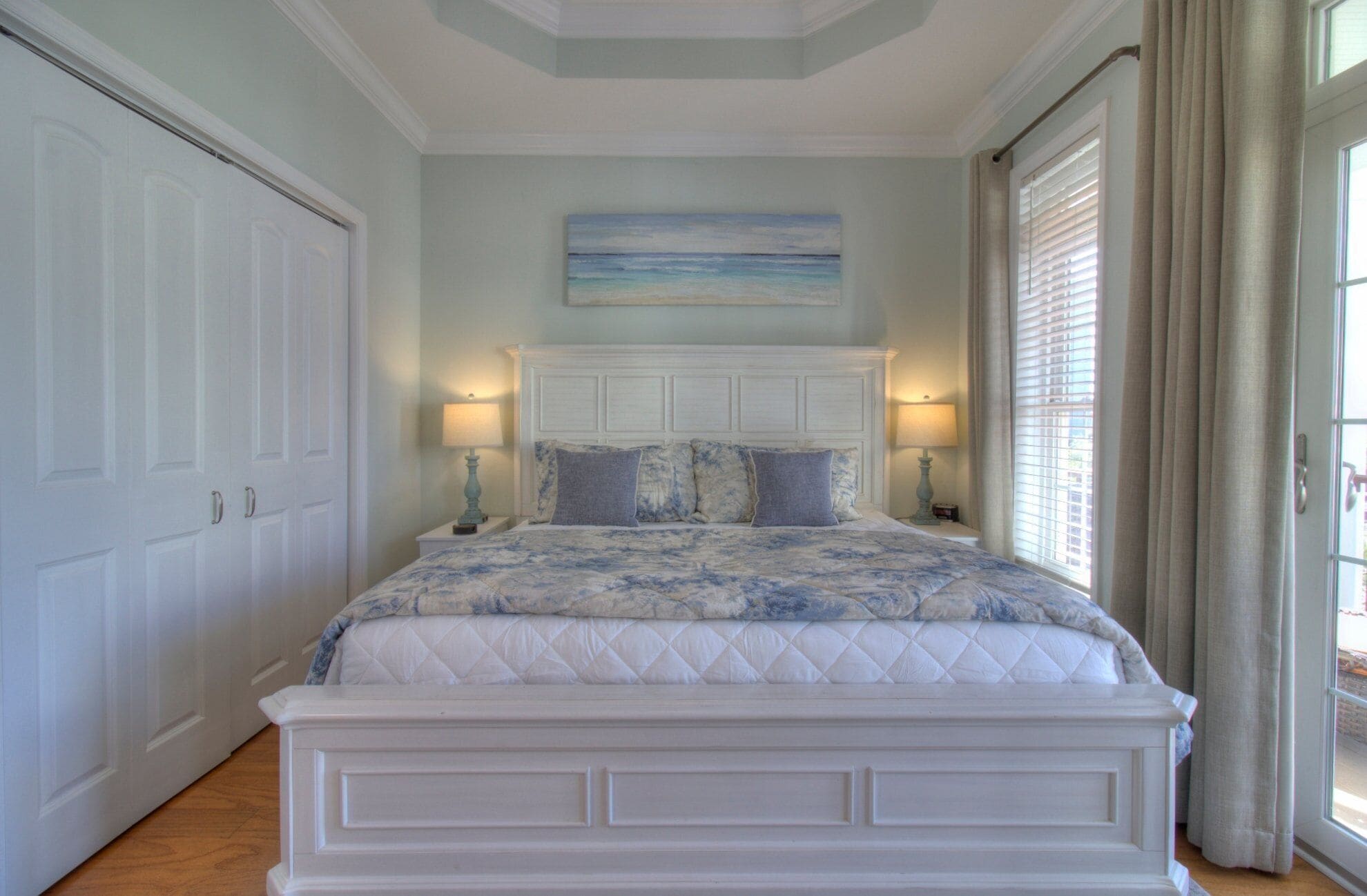 5 bedrooms, iron/ironing board, WiFi (free), bed sheets