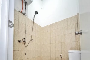 Room - Shekinah Homestay & Cafe Waikabubak RedPartner (Waikabubak City)