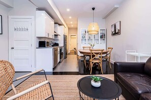 Interior - Apartment Fully Furnished 1 bedroom 1-4131 (Montreal)