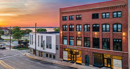 One Bedroom King with views of the heart of downtown.