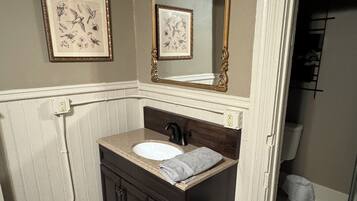 Dusche, Haartrockner, HandtĂŒcher, Seife