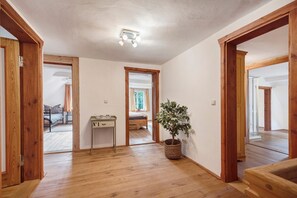 4 bedrooms, iron/ironing board, free WiFi