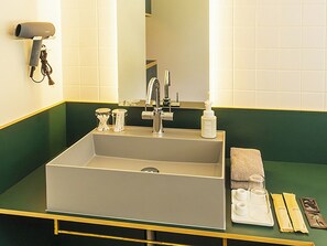 Hair dryer, towels, soap, shampoo - Twin room with bathroom 1F / Oshimagun Kagoshima (Oshimagun)