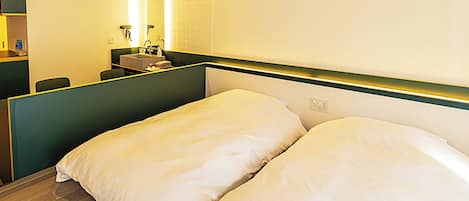 1 bedroom, desk, free WiFi, bed sheets