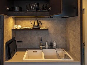 Fridge, stovetop