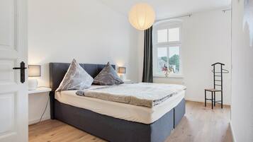 3 Schlafzimmer, BĂŒgeleisen/BĂŒgelbrett, kostenloses WLAN, BettwĂ€sche