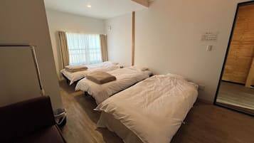 1 bedroom, desk, free WiFi, bed sheets
