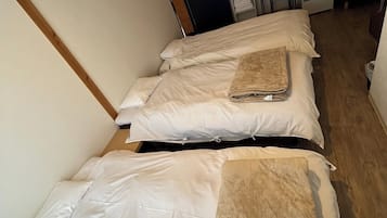 1 bedroom, desk, free WiFi, bed sheets
