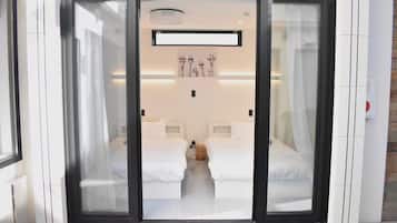 6 bedrooms, iron/ironing board, free WiFi, bed sheets