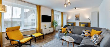 テレビ、卓球台