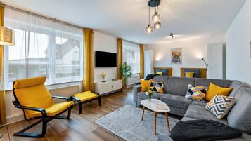 Fernseher, Tischtennisplatte