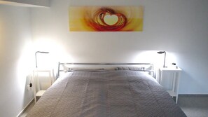 1 chambre, fer et planche à repasser, Wi-Fi gratuit, draps fournis