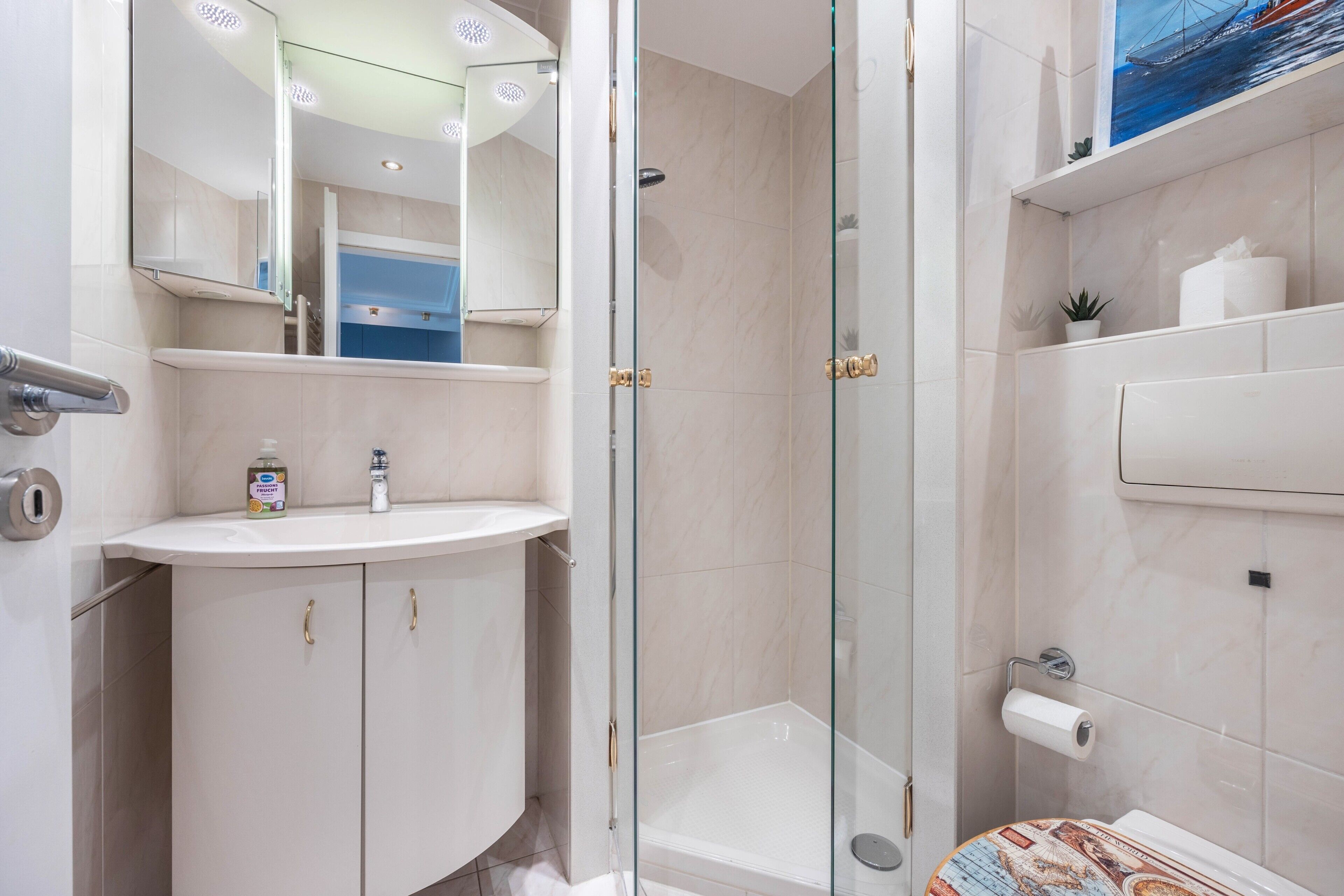 Shower, free toiletries, hair dryer, towels