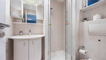 Shower, free toiletries, hair dryer, towels