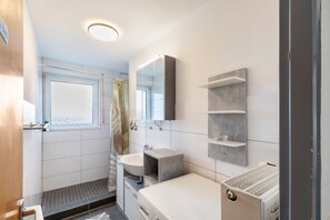 Shower, hair dryer, towels