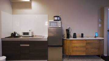 Fridge, microwave, stovetop, cookware/dishes/utensils