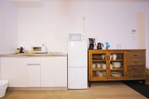 Fridge, microwave, stovetop, cookware/dishes/utensils