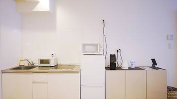 Fridge, microwave, stovetop, cookware/dishes/utensils