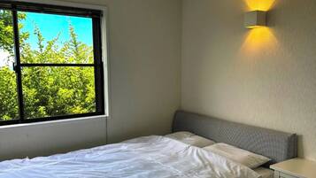 2 bedrooms, desk, free WiFi, bed sheets