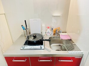Fridge, microwave, cookware/dishes/utensils, dining tables - 302 / Osaka Ōsaka (Osaka)