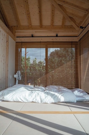 2 bedrooms, desk, free WiFi, bed sheets