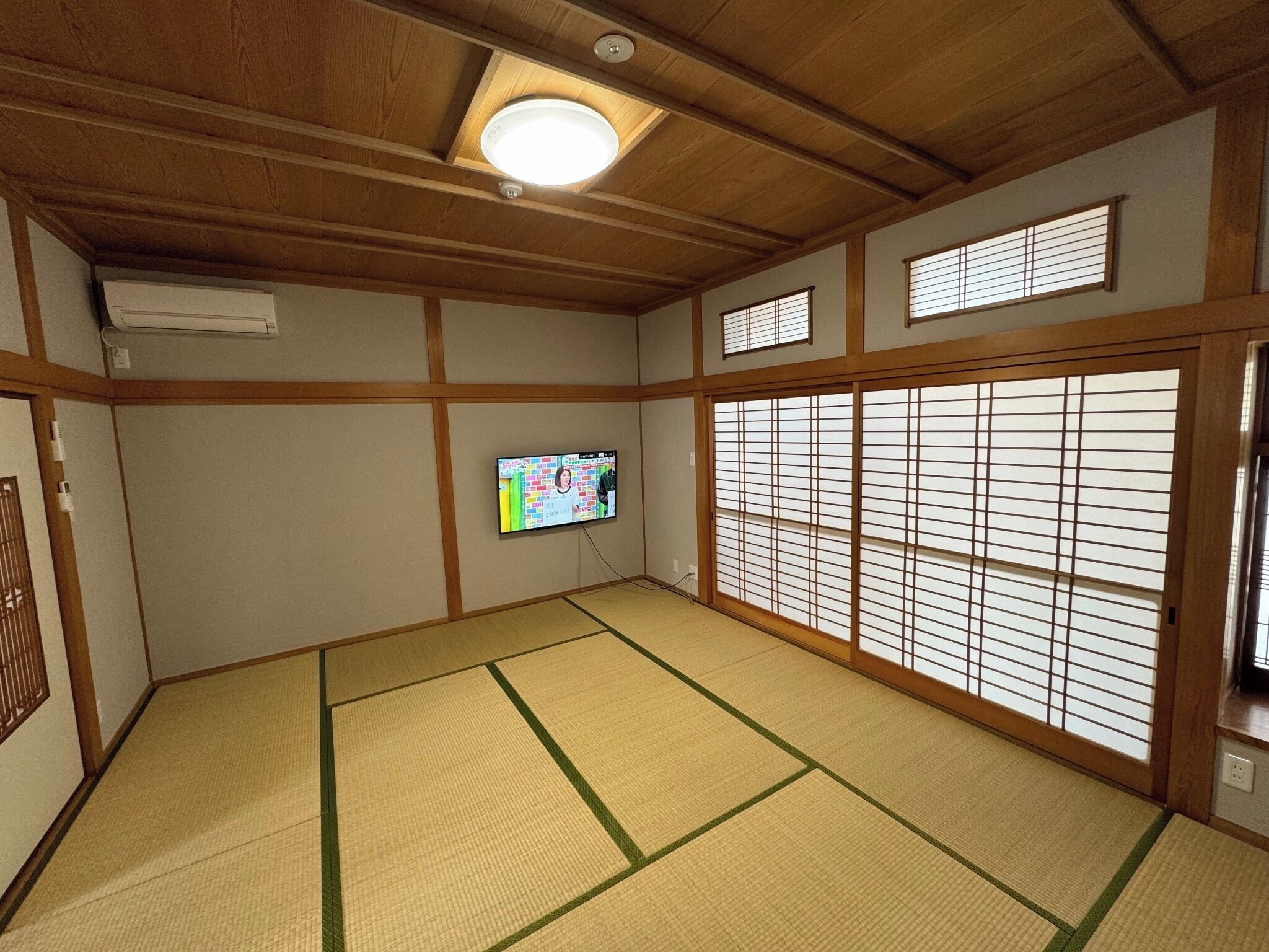 المنشأة من الداخل