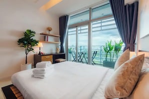 Superior Apartment, 3 Bedrooms, Kitchen, City View
