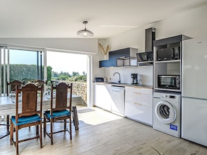 Kühlschrank, Mikrowelle, Ofen, Geschirrspüler