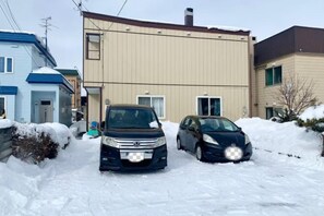 Free self parking - spacious room close to JR station Free WIFI parking lot (Ebetsu)