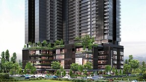 Un edificio de gran altura con el nombre "Lancaster" en la fachada, que presenta un diseño arquitectónico moderno con balcones y un jardín en la azotea.