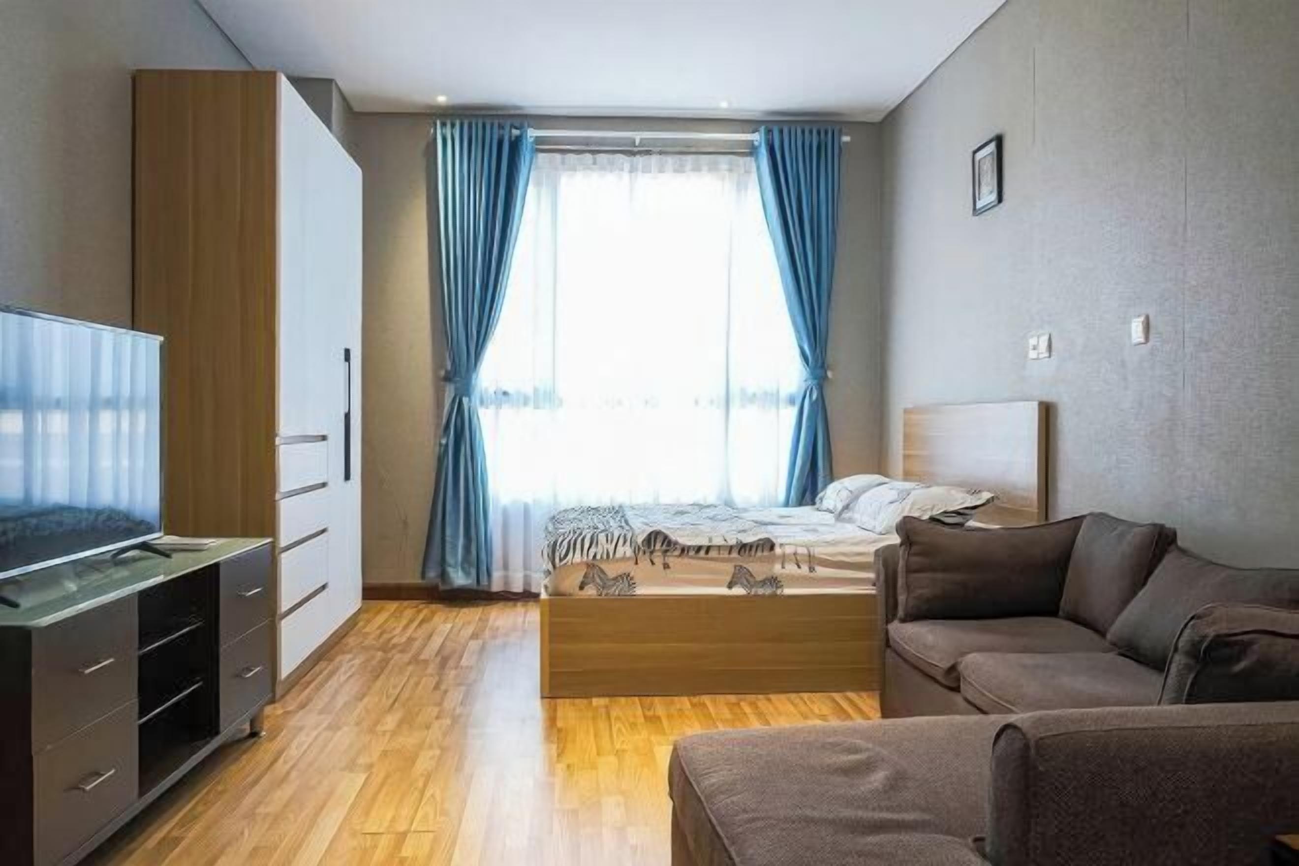 Free minibar items, desk, laptop workspace, blackout drapes