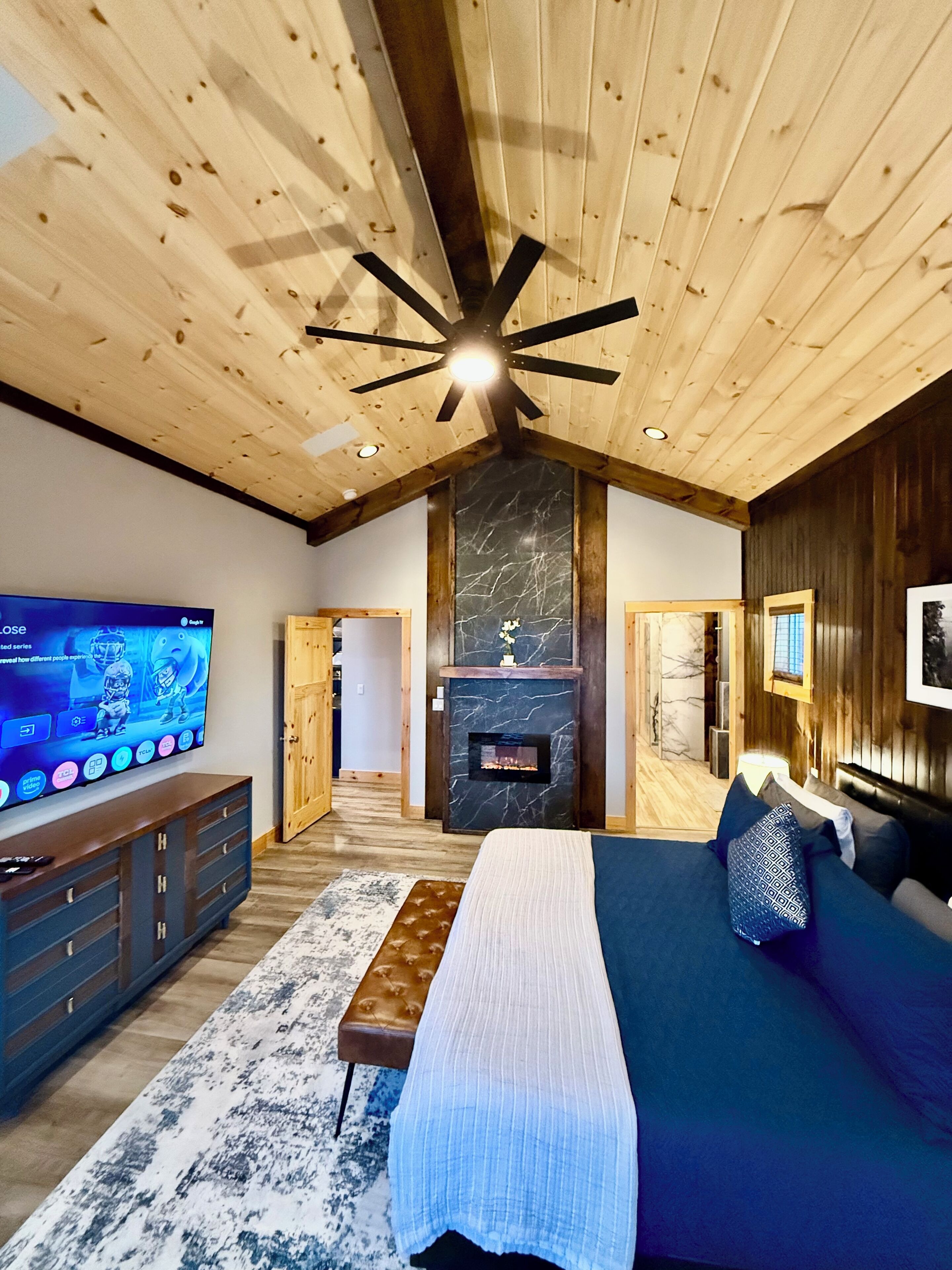 7 عدّة غرف نوم ومكواة/لوح كي وواي فاي وملاءات أسرّة