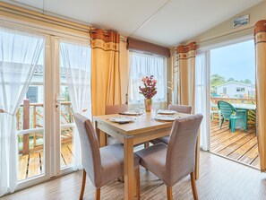 Dining - Rêves & Sérénité by Interhome (Saint Georges de la Rivière)
